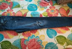 Old Navy rockstar distressed jeans size 8 long
